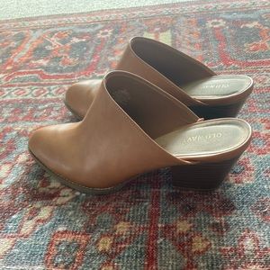 Old Navy camel colored mules